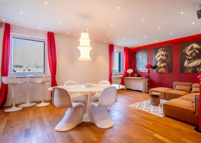 3 Windows On St Mark - Waterfront Apartment