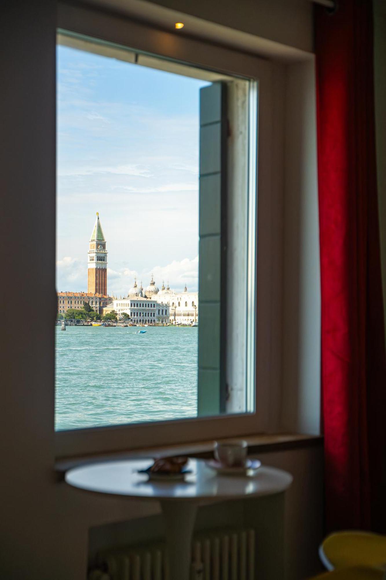 3 Windows On St - Waterfront Apartment Venice