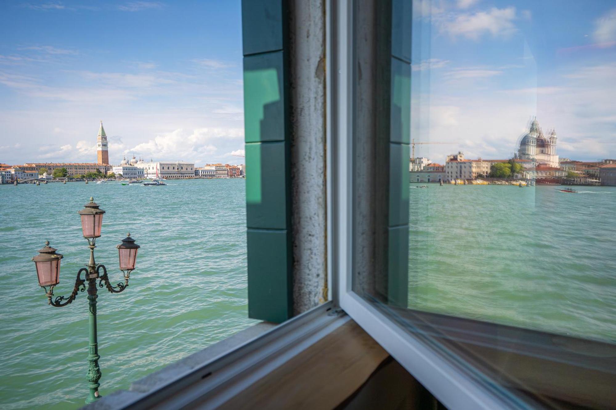 3 Windows On St - Waterfront Venice