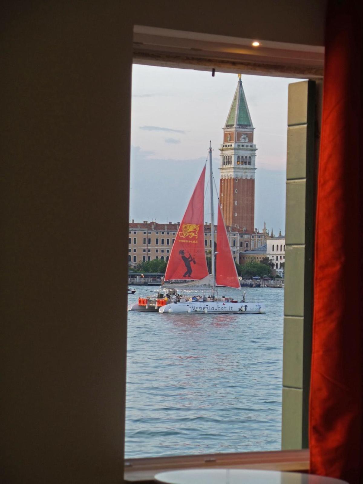 3 Windows On St - Waterfront * Venice