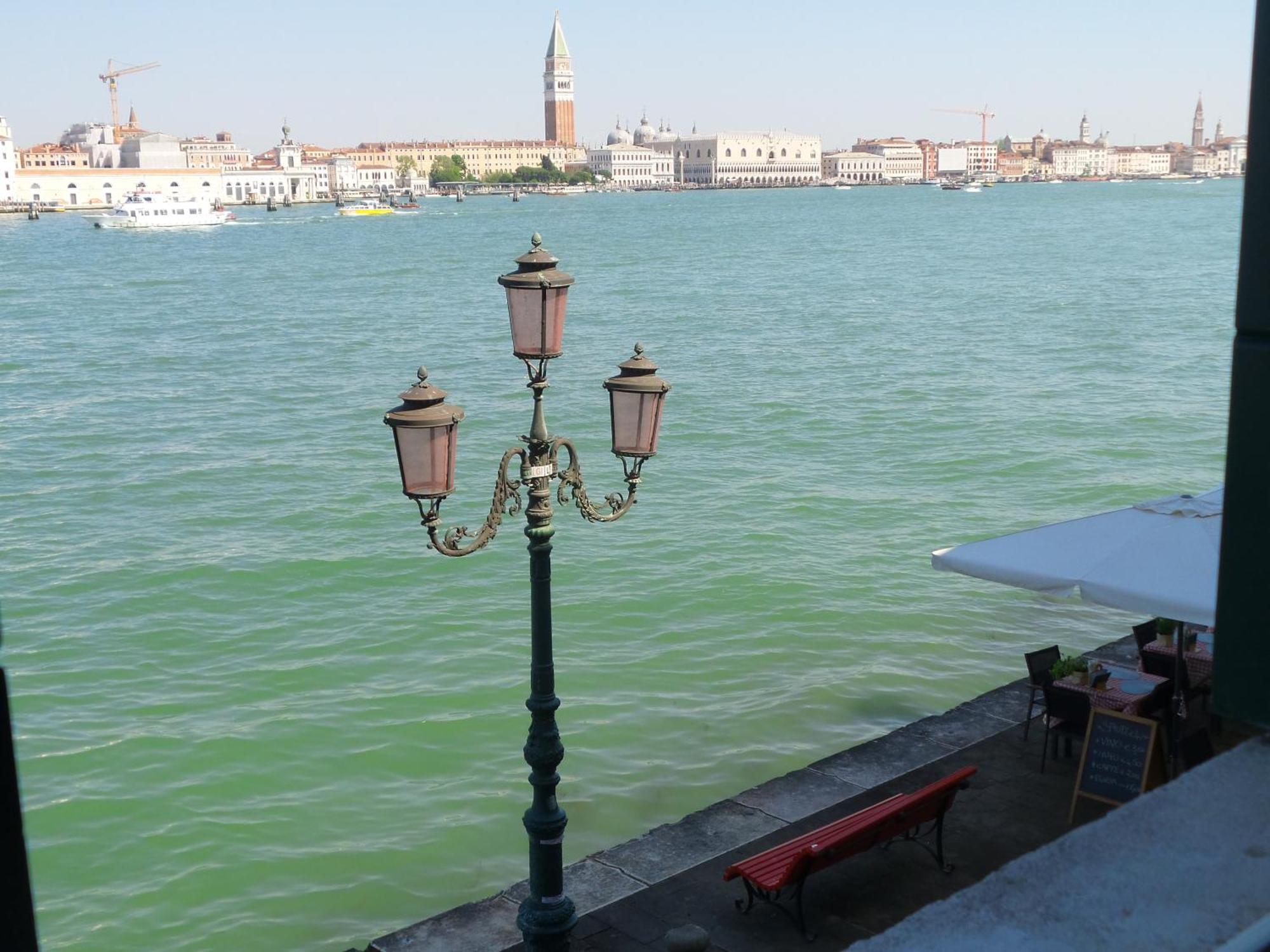 3 Windows On St - Waterfront Apartment Venice